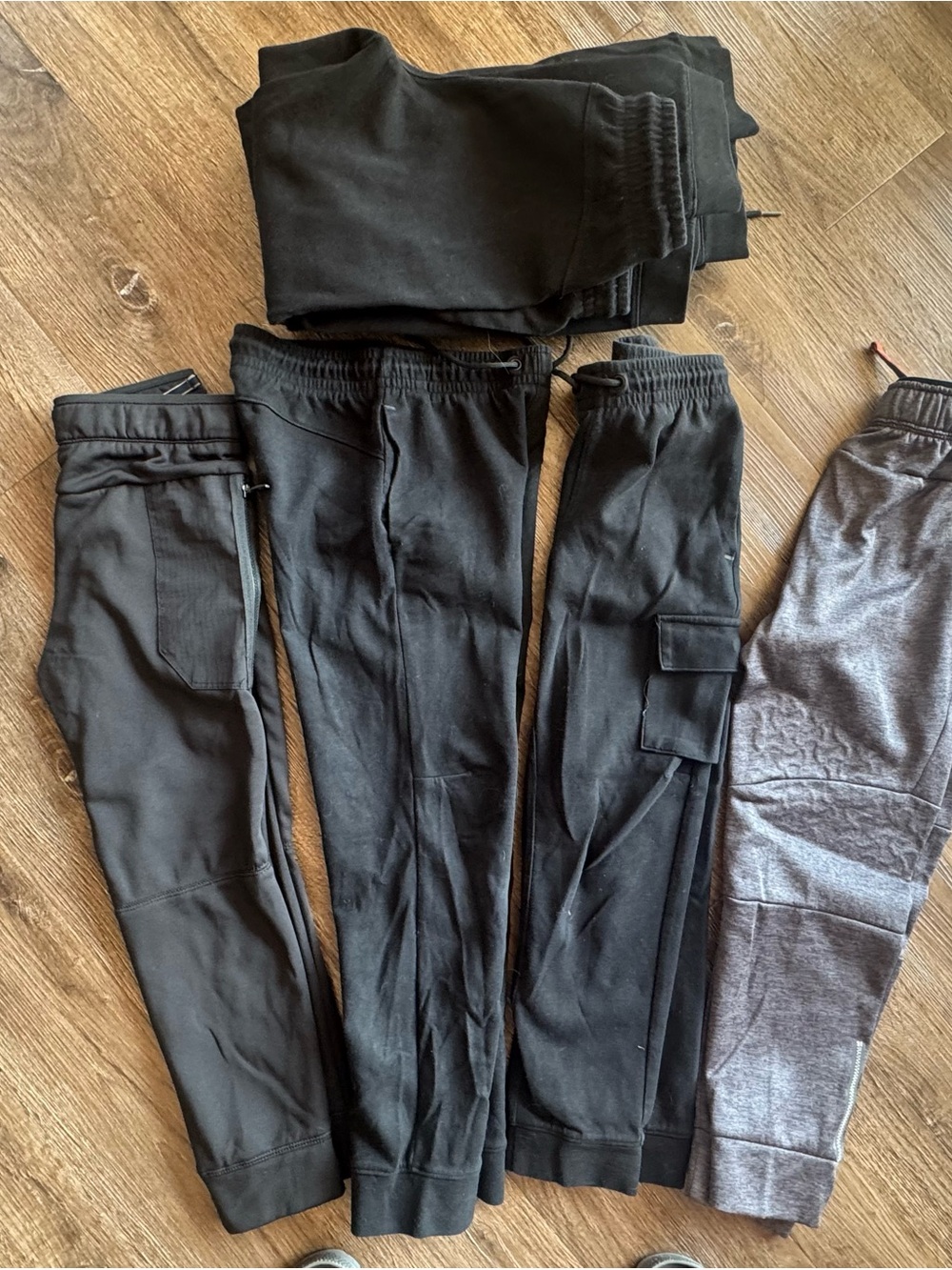 Lot of 8 boys medium pants- 6 Old Navy Fleece, 1 Russell, 1 Athletic Works